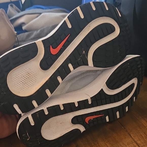 Nike White and Black Running Shoes with Gold Swoosh - Picture 13 of 13